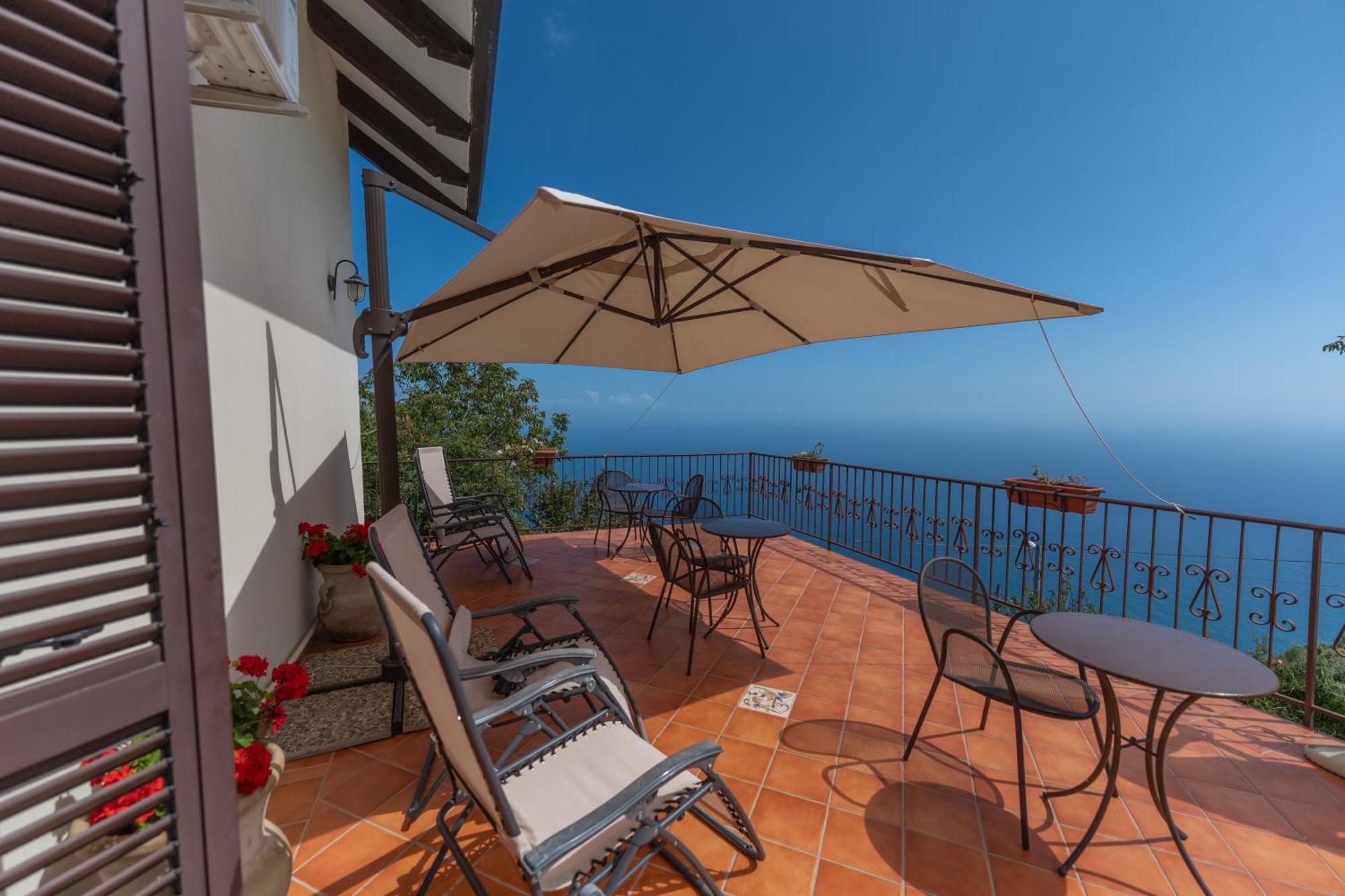 Nido Degli Dei Villa อาเจโรลา ภายนอก รูปภาพ